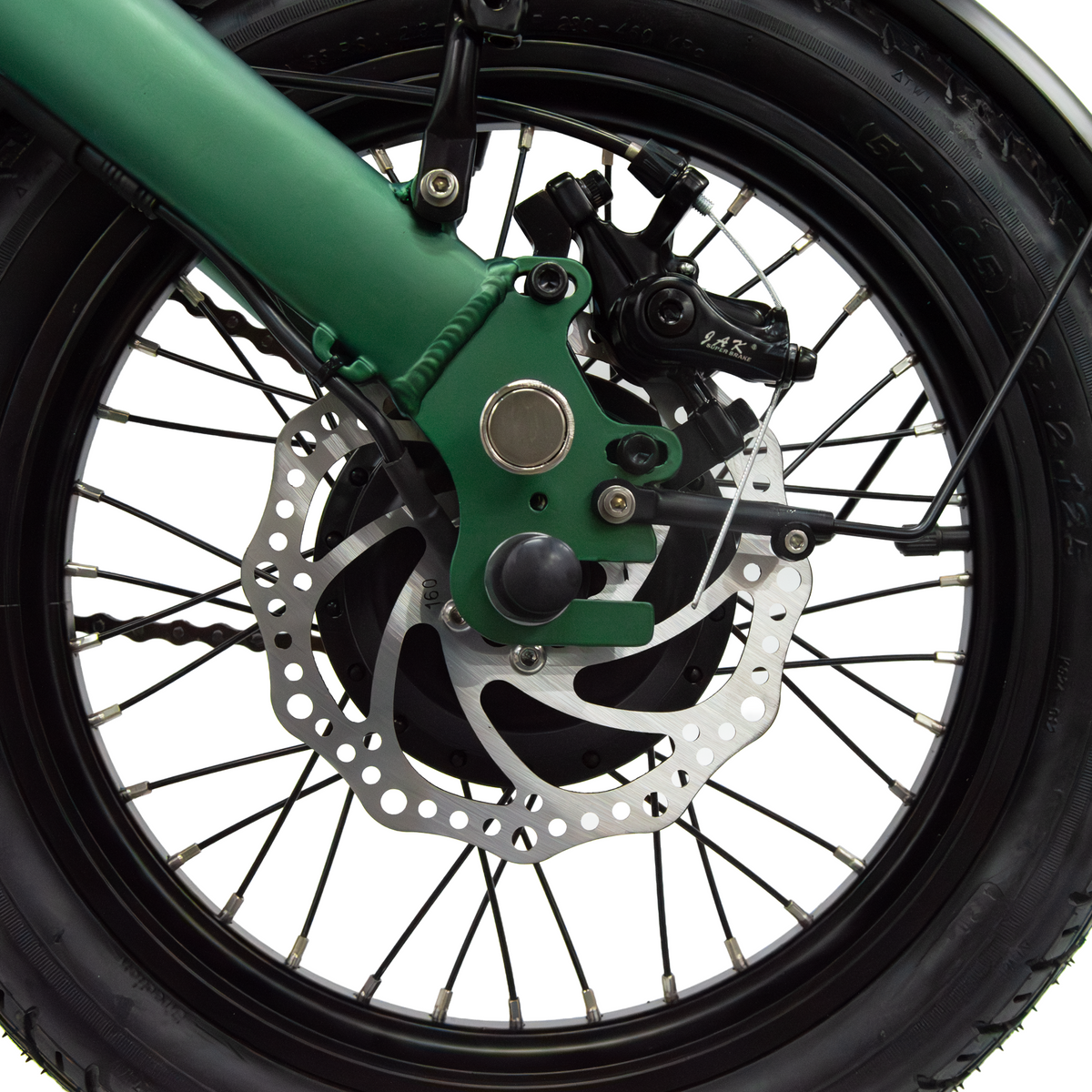 Hinterradbereich eines E-Klapprads mit Bremse, Bremsscheibe und Reifen, grüner Rahmen und schwarze Achse